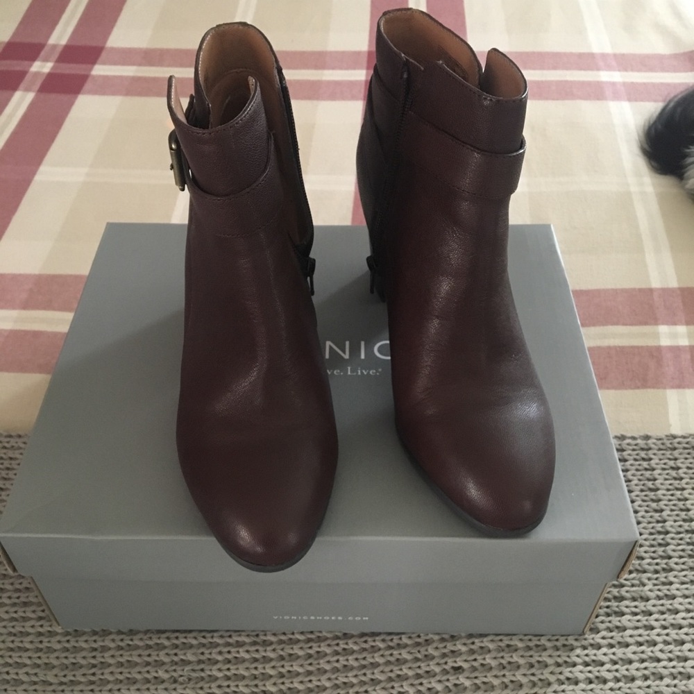 Vionic ankle boots